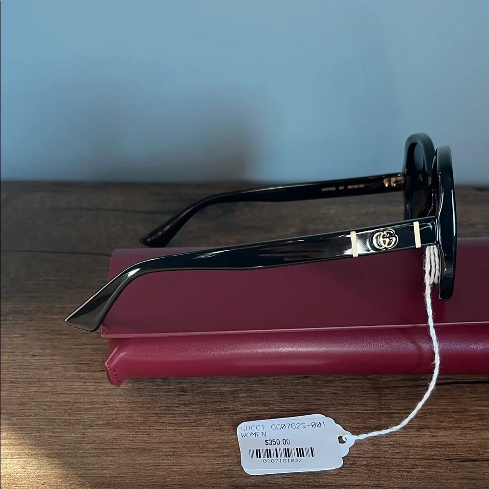 Gucci Women's Black Sunglasses with Gold Accents - Picture 3 of 10